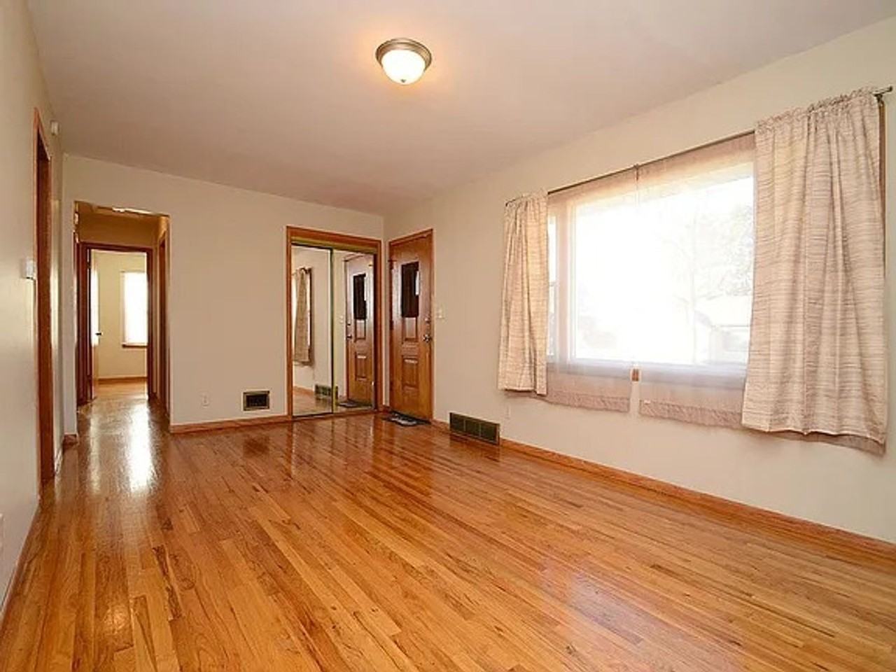 4327 N 55th Ave - Photo 3 of 7