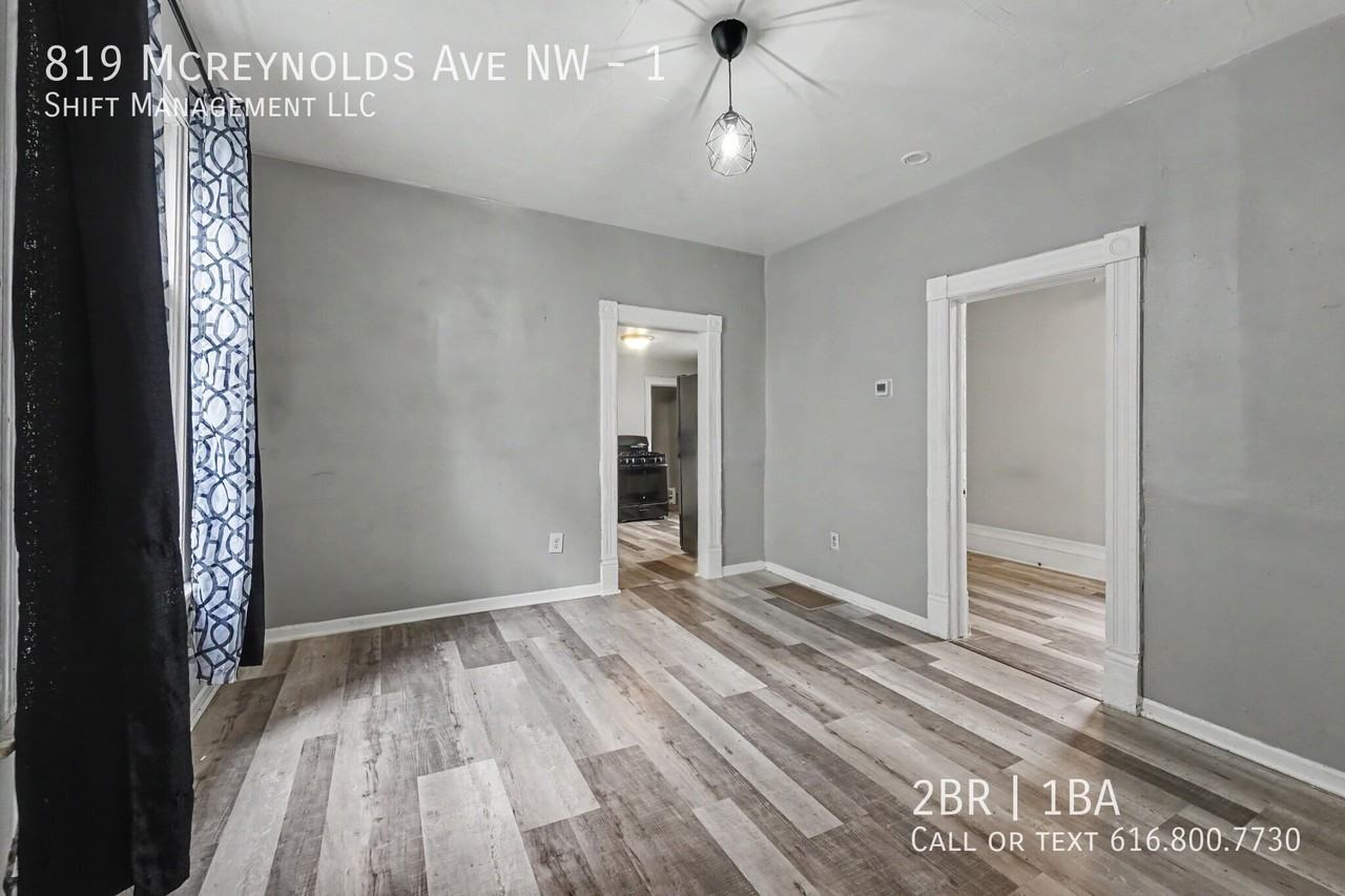 819 Mcreynolds Ave Nw #1 - Photo 3 of 15