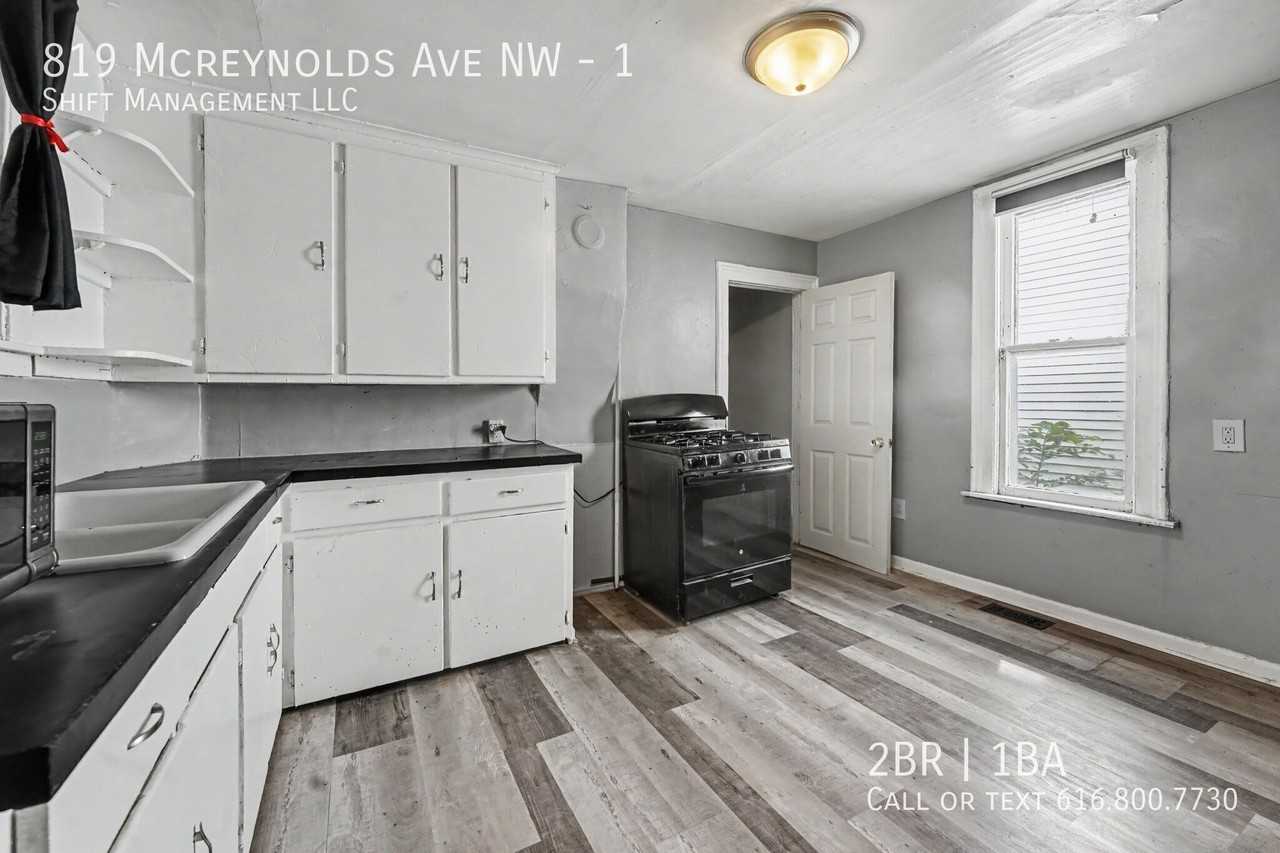 819 Mcreynolds Ave Nw #1 - Photo 5 of 15