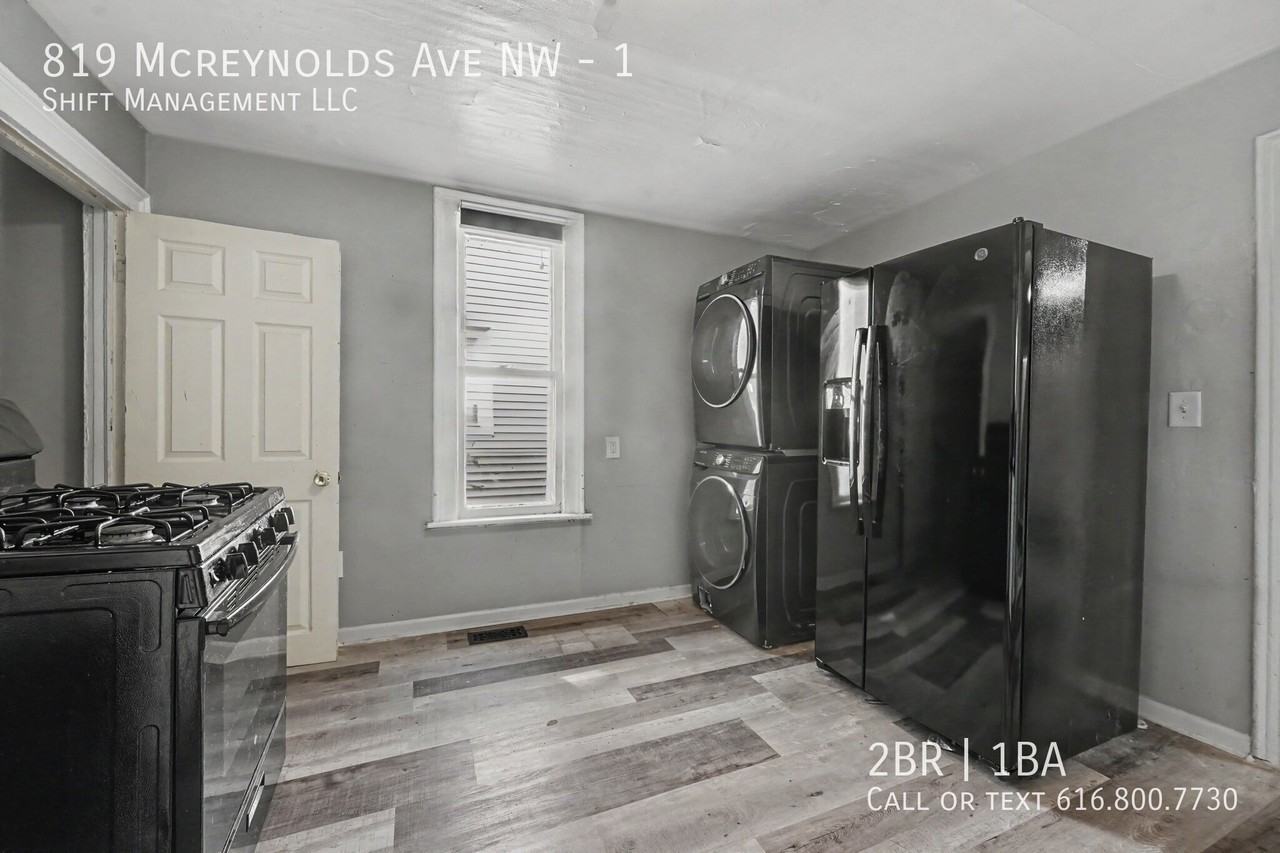 819 Mcreynolds Ave Nw #1 - Photo 6 of 15