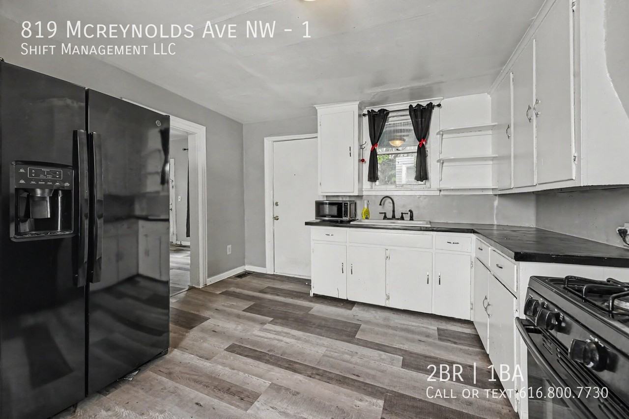 819 Mcreynolds Ave Nw #1 - Photo 7 of 15
