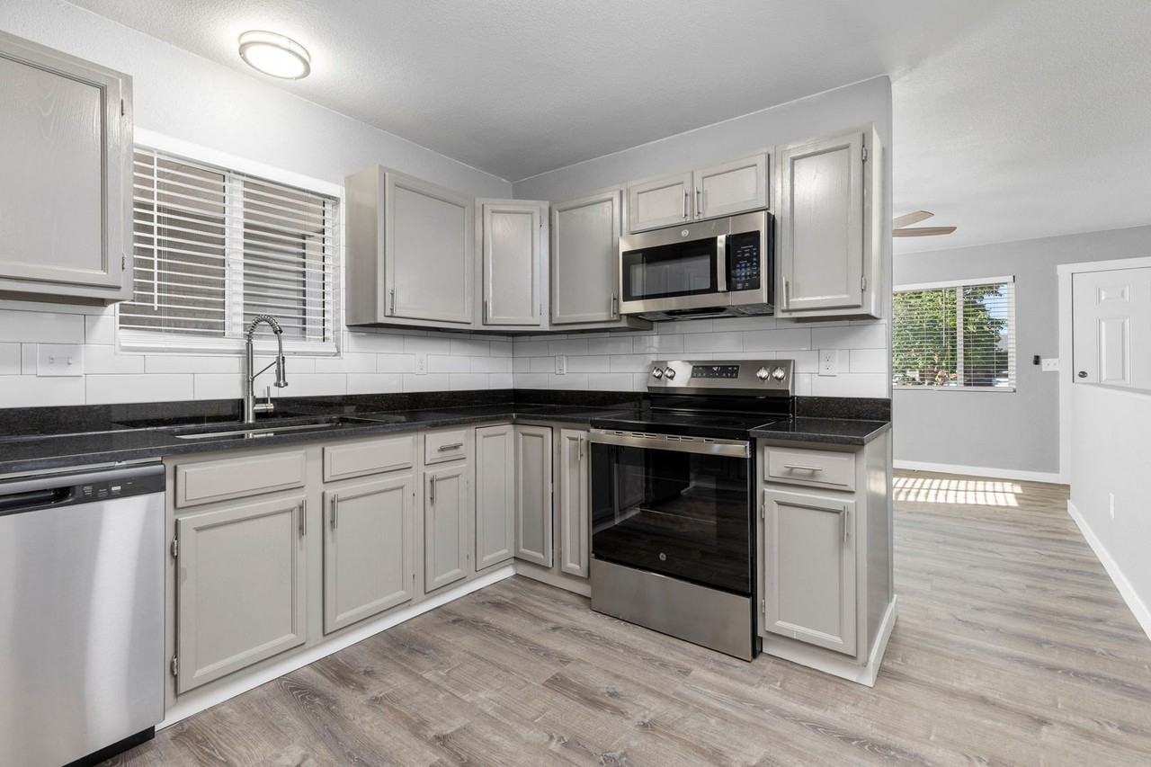 508 King Ct - Photo 2 of 21