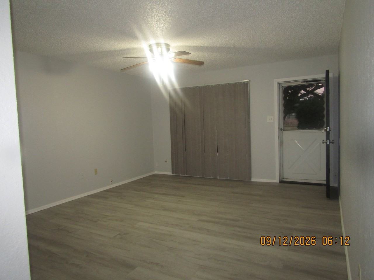 319 Ne Skyline Cir - Photo 4 of 34