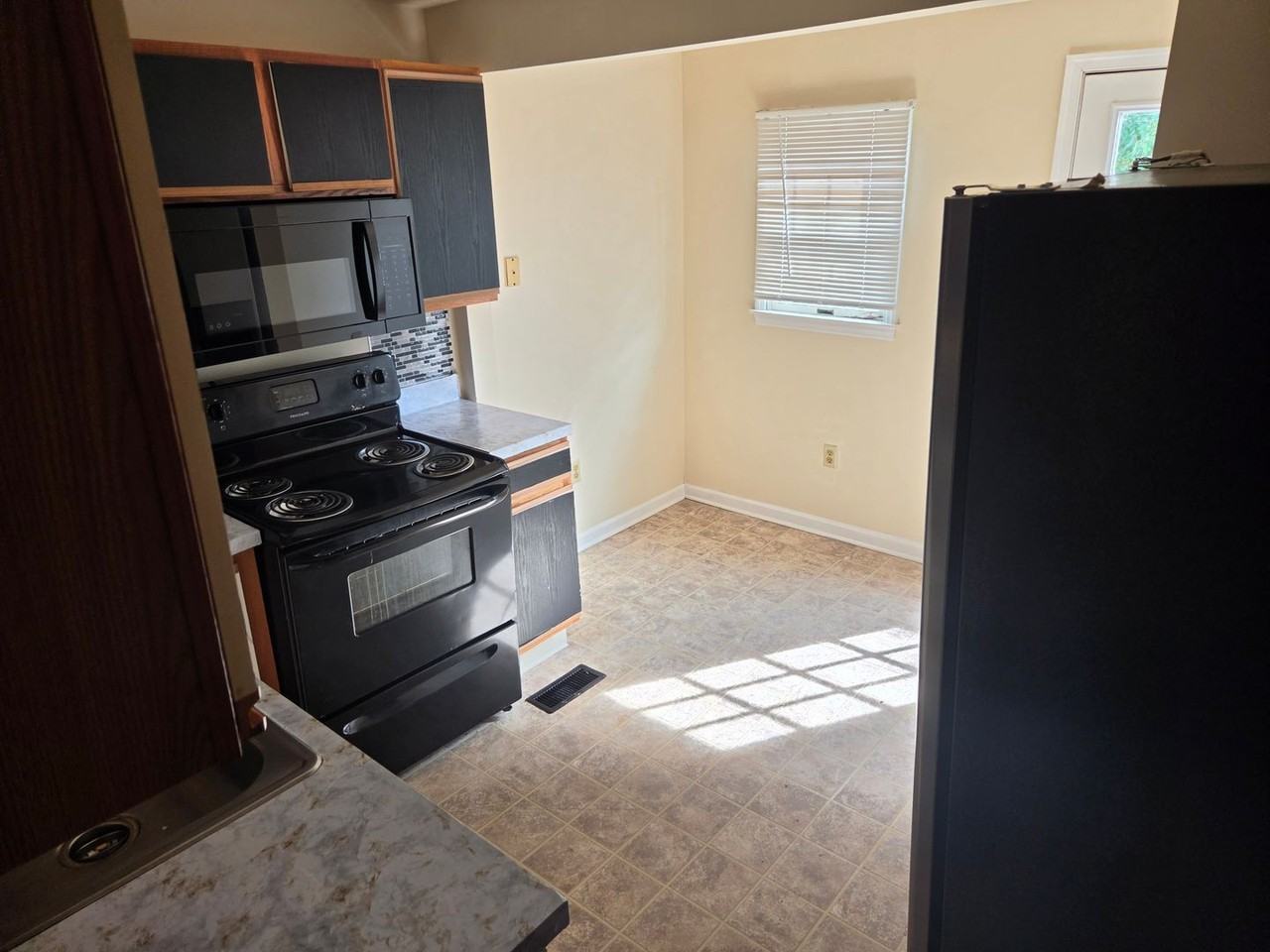 408 N Union St - Photo 4 of 8