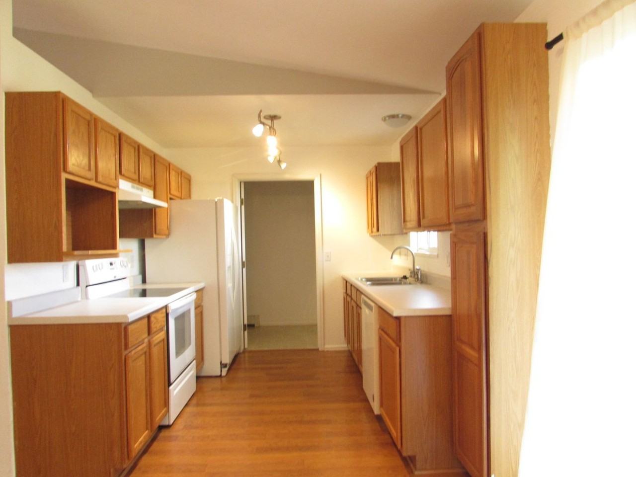 406 Grays Peak Ct - Photo 4 of 10