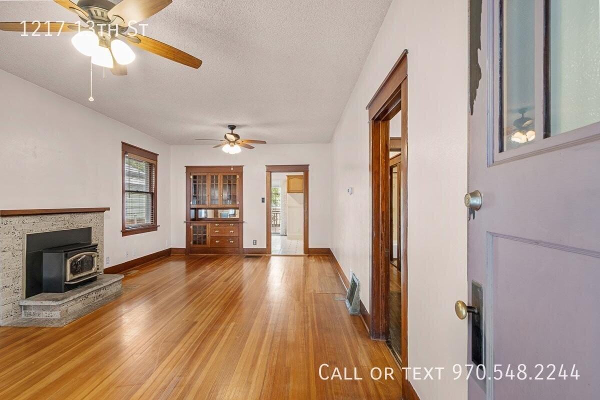 1217 13th St - Photo 4 of 29