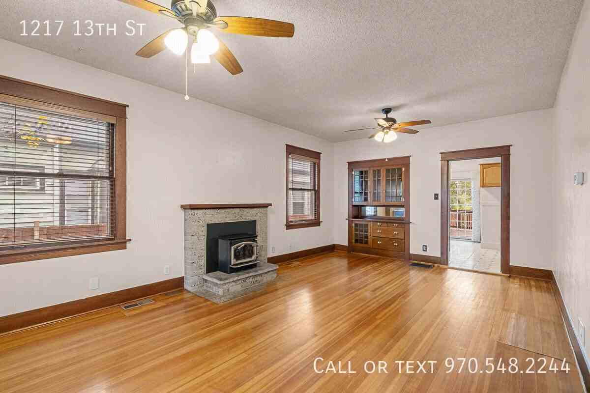 1217 13th St - Photo 5 of 29