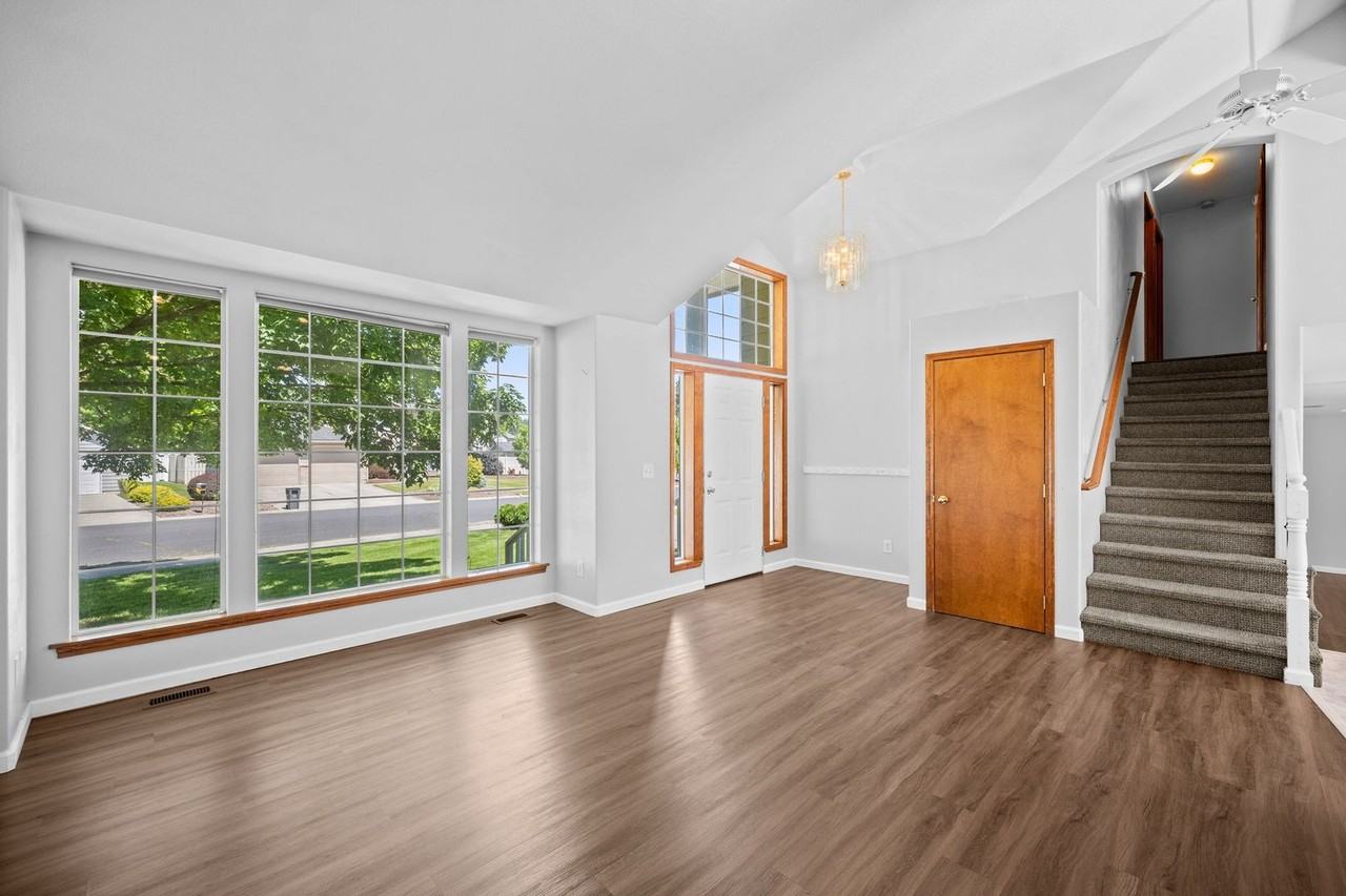 412 E Piper Glen Ct - Photo 5 of 32