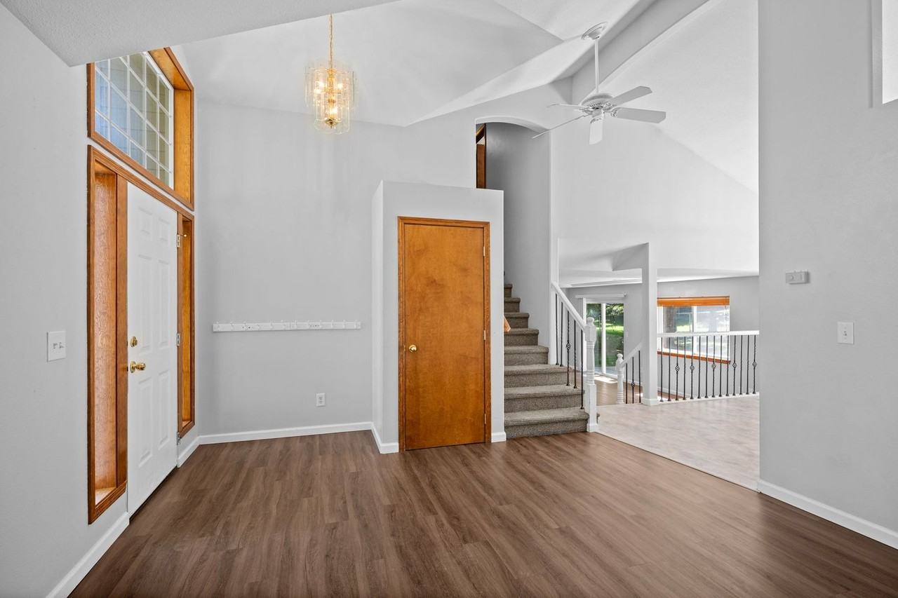 412 E Piper Glen Ct - Photo 6 of 32