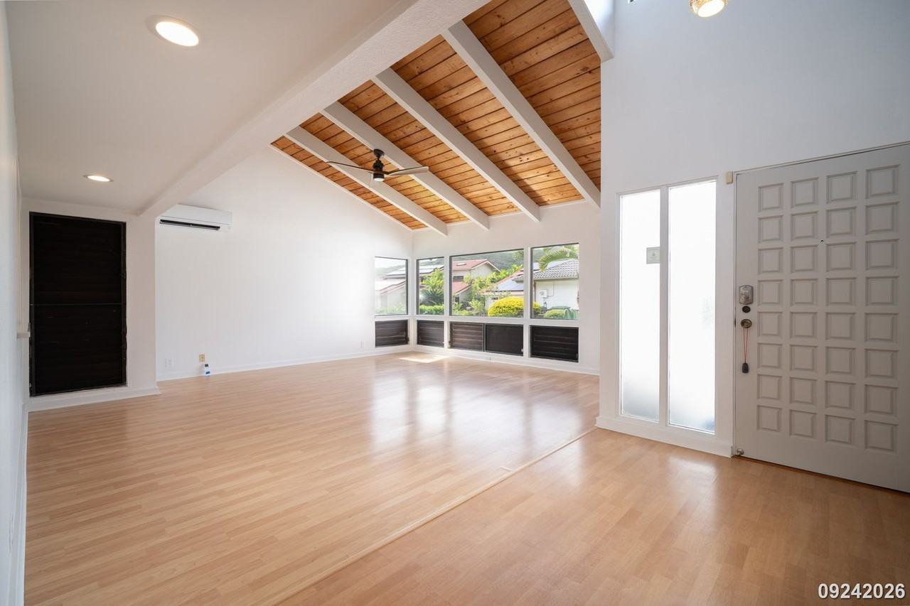 275 Kaiolohia Pl - Photo 2 of 35