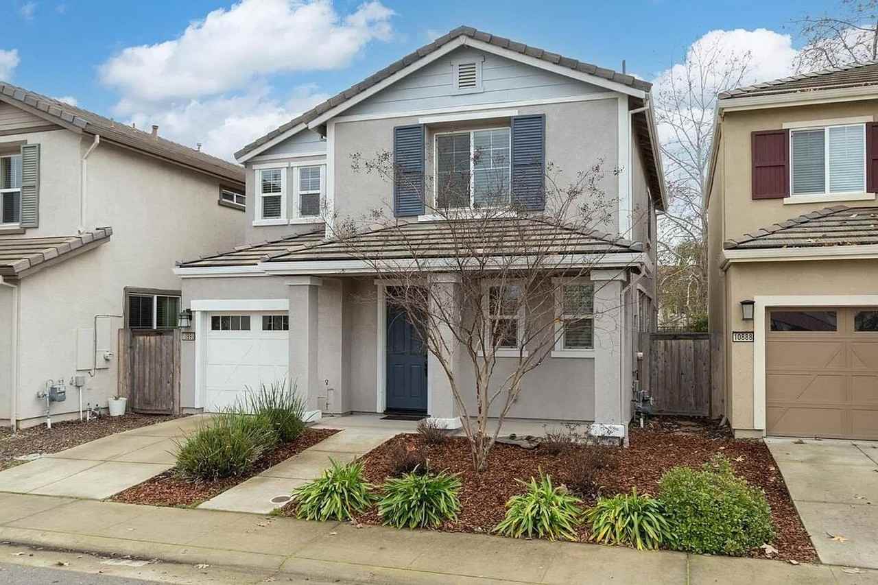 10890 Arrington Dr - Photo 2 of 33