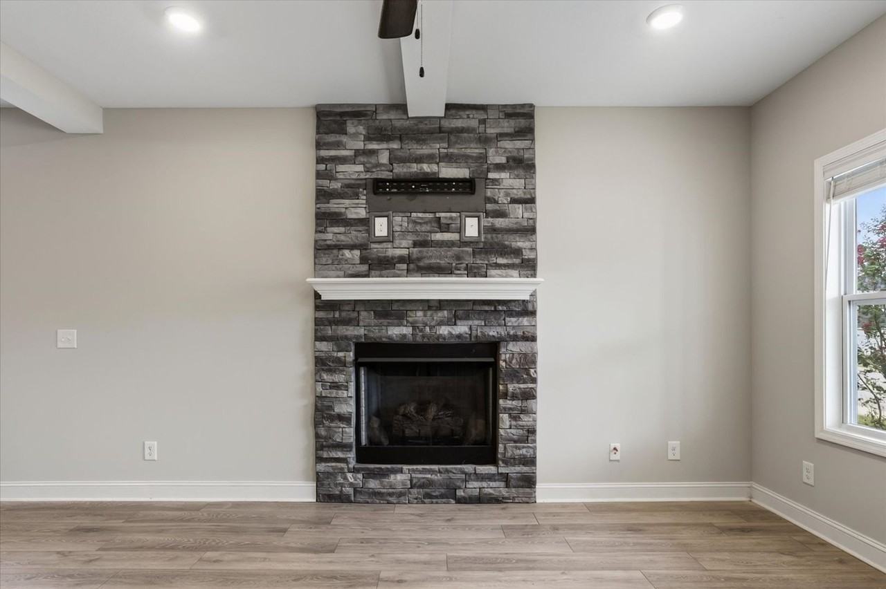 1172 Eagles Nest Ln - Photo 7 of 44