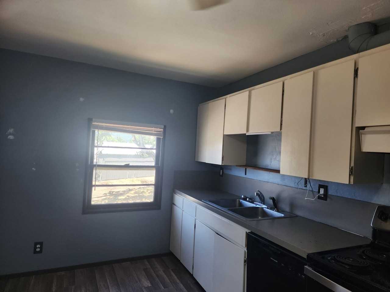 100 E Sherman St - Photo 2 of 14