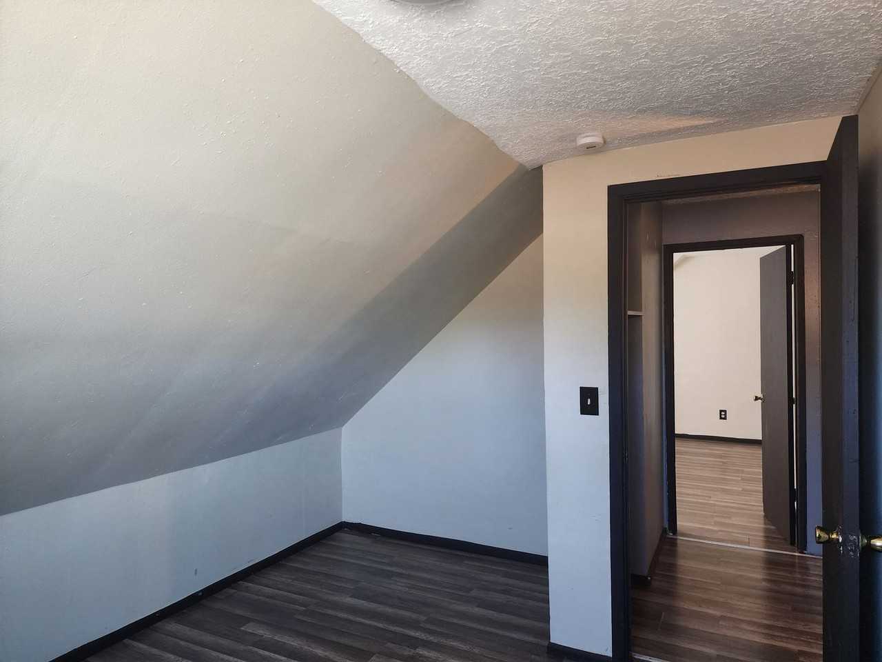 100 E Sherman St - Photo 5 of 14