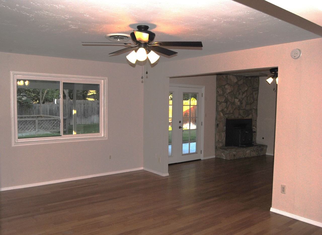 924 Montclair St - Photo 3 of 16