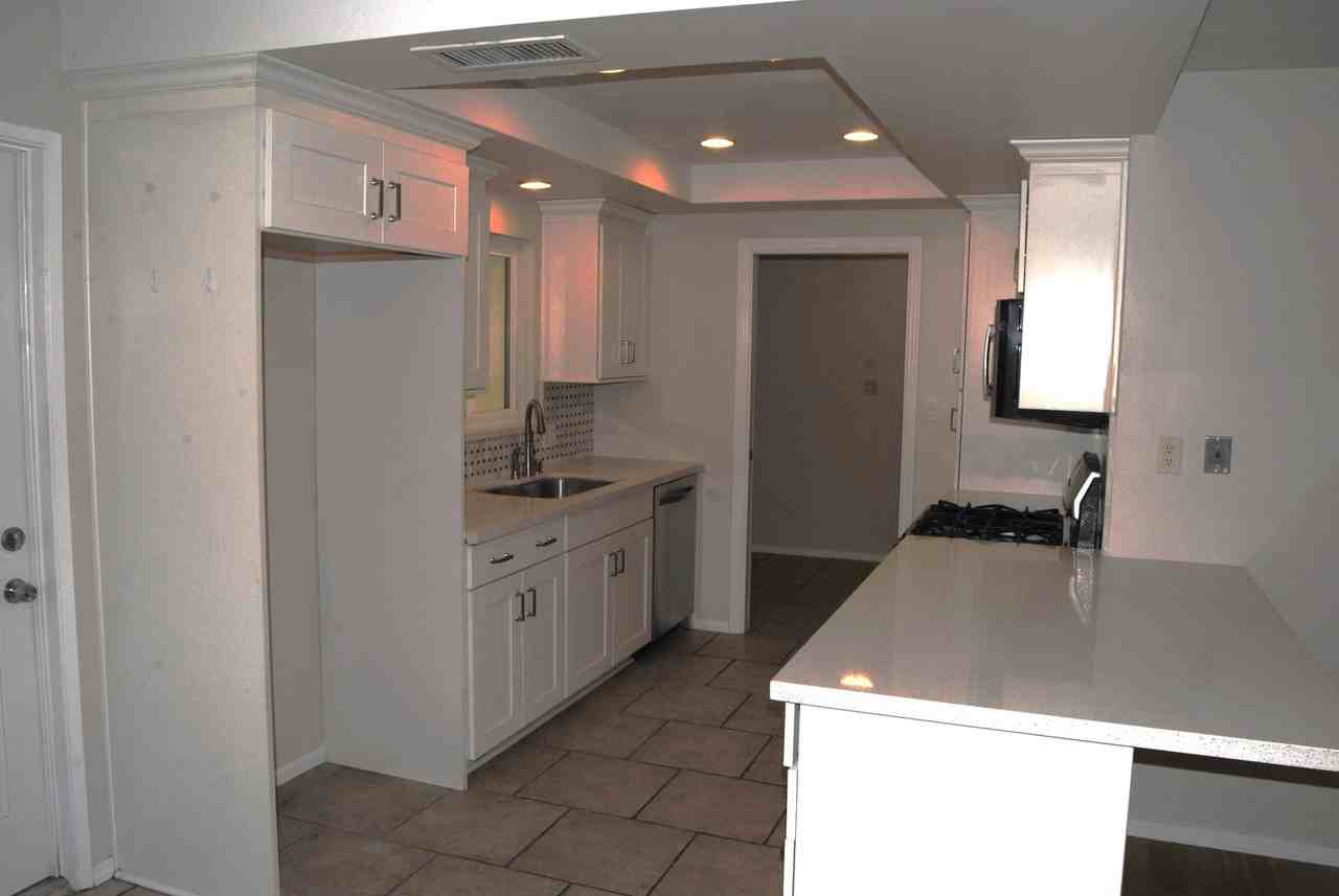 924 Montclair St - Photo 5 of 16