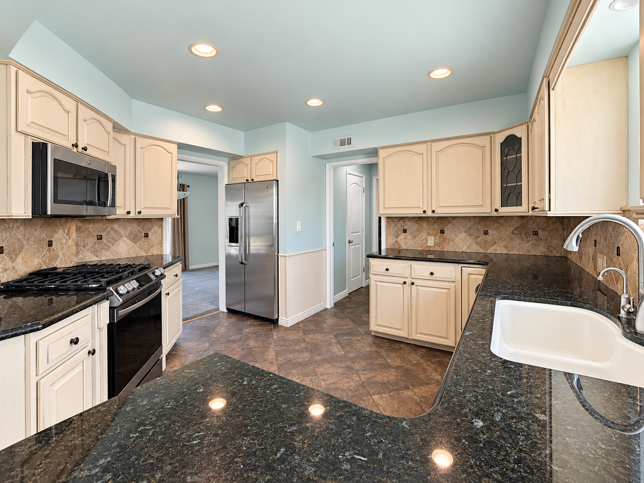 719 E Bennett Ave - Photo 6 of 33