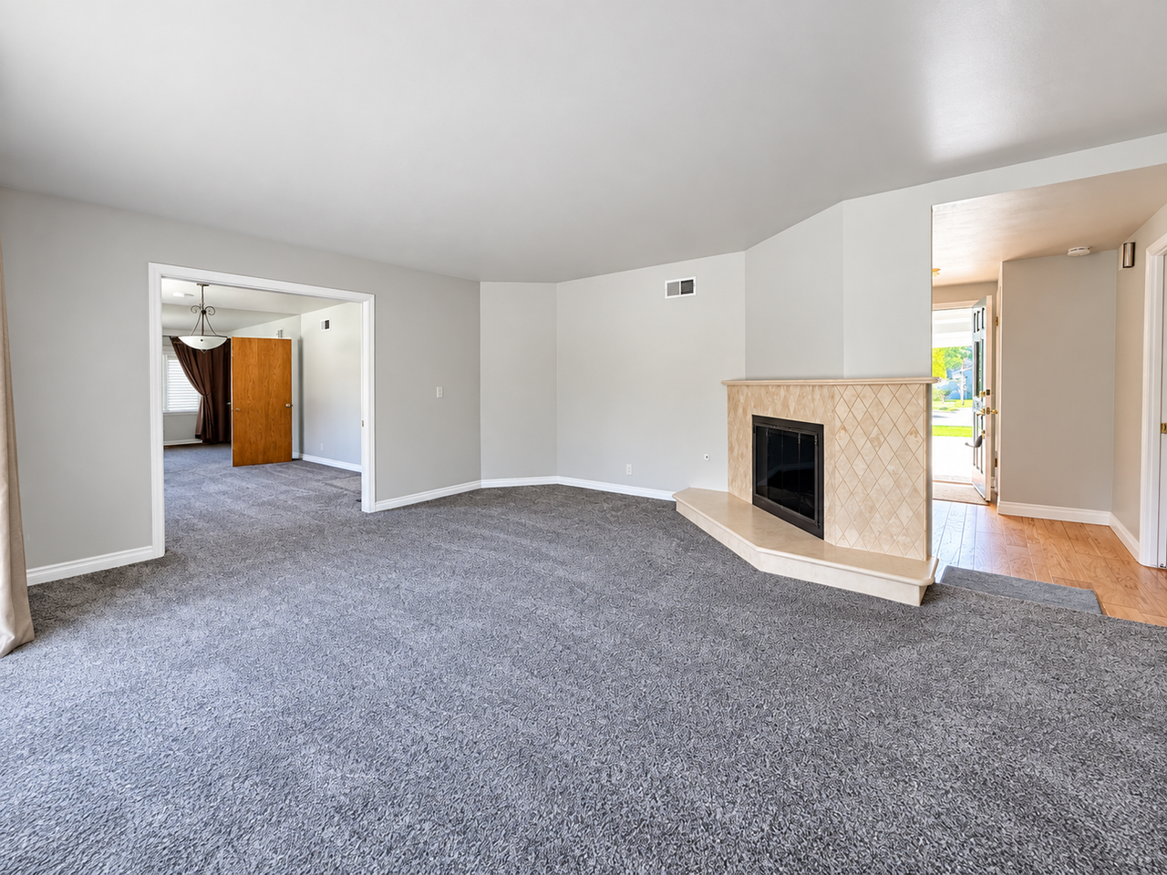 719 E Bennett Ave - Photo 7 of 33