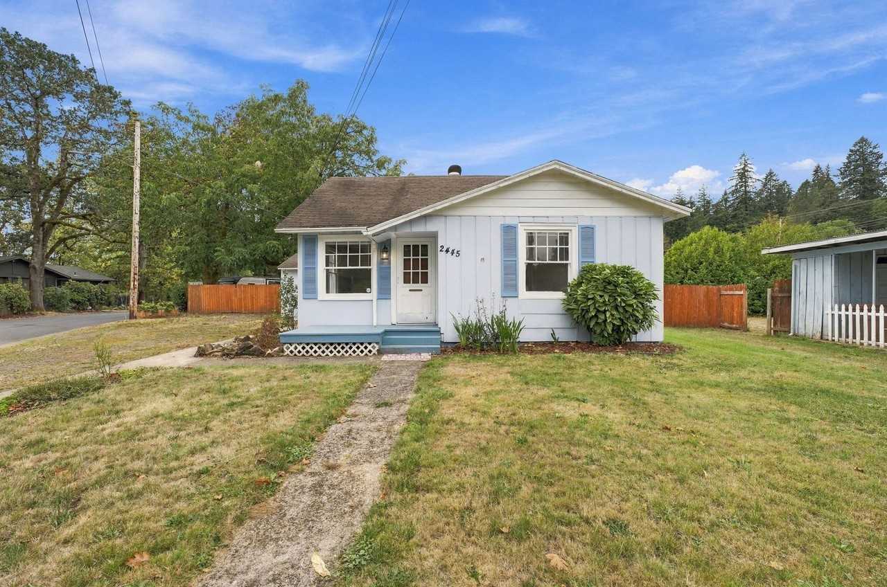 2445 Ne 3rd Loop - Photo 2 of 21