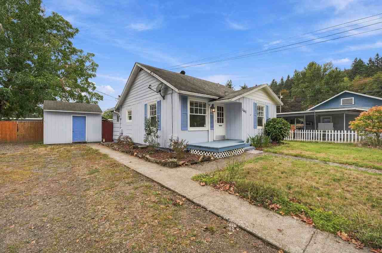 2445 Ne 3rd Loop - Photo 3 of 21