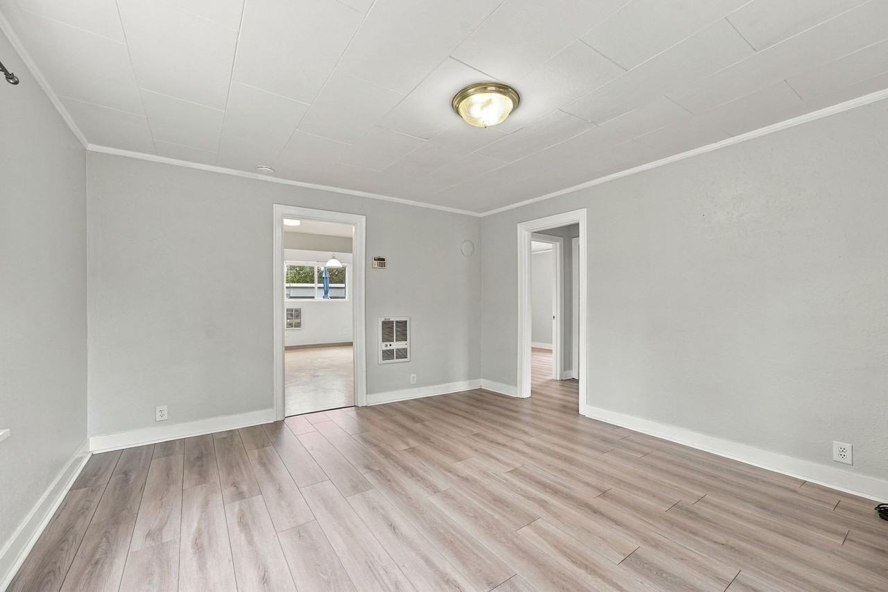 2445 Ne 3rd Loop - Photo 5 of 21