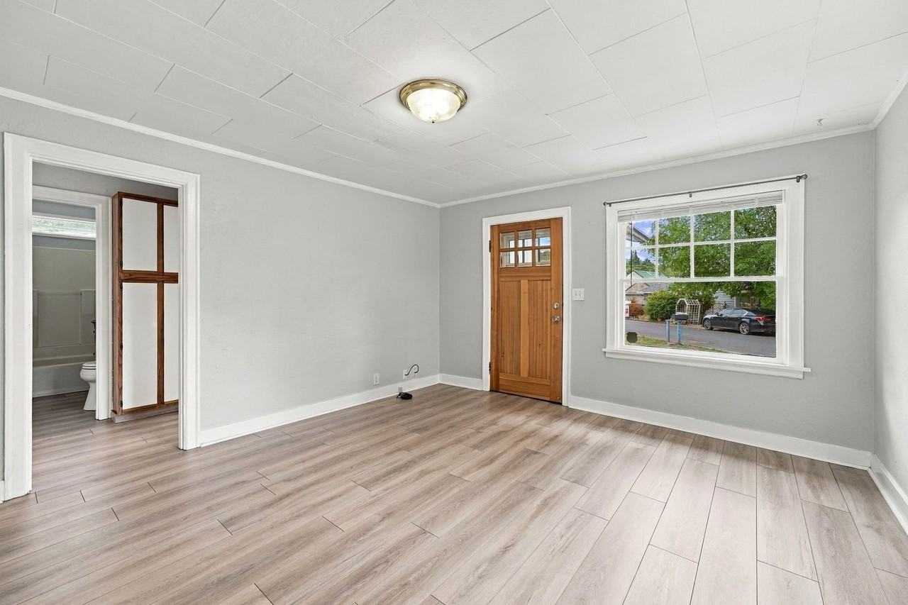 2445 Ne 3rd Loop - Photo 6 of 21