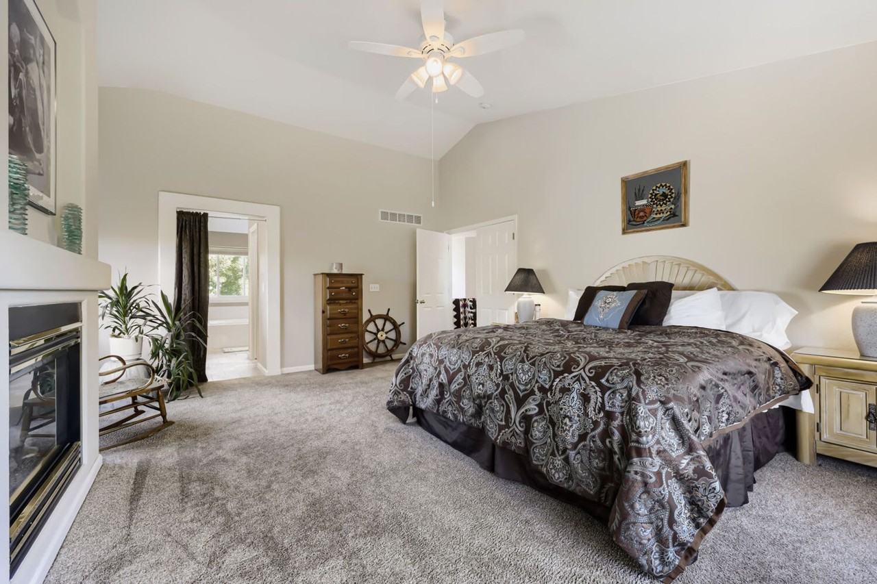 2860 Blue Jay Way - Photo 3 of 27