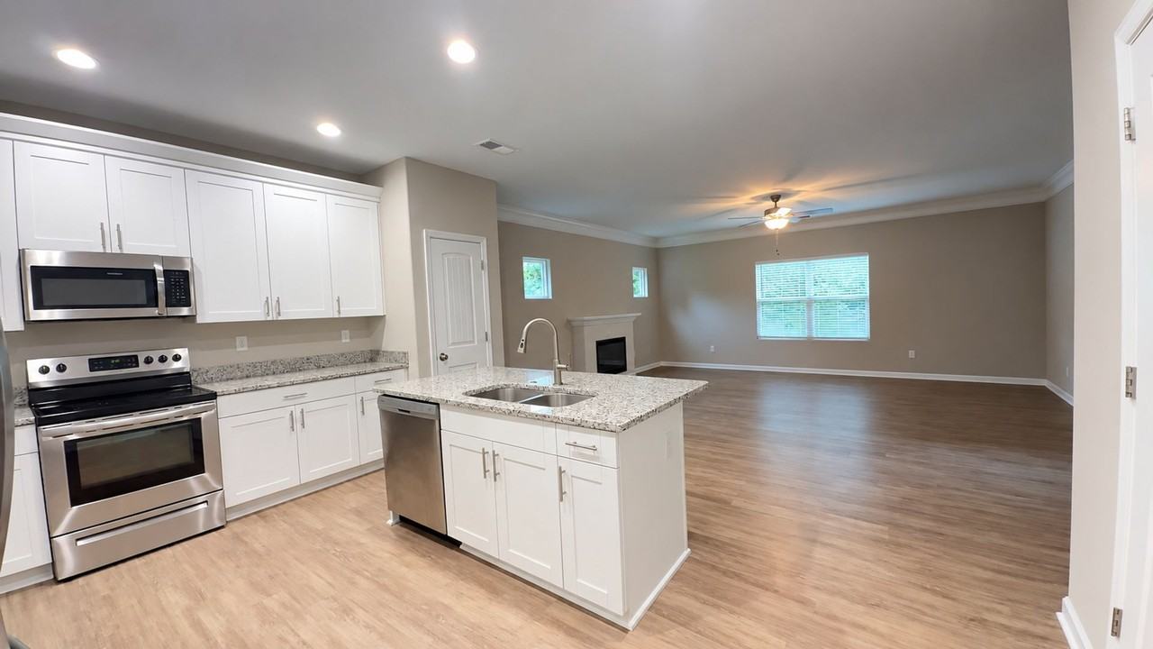 5236 Ashby St - Photo 4 of 27