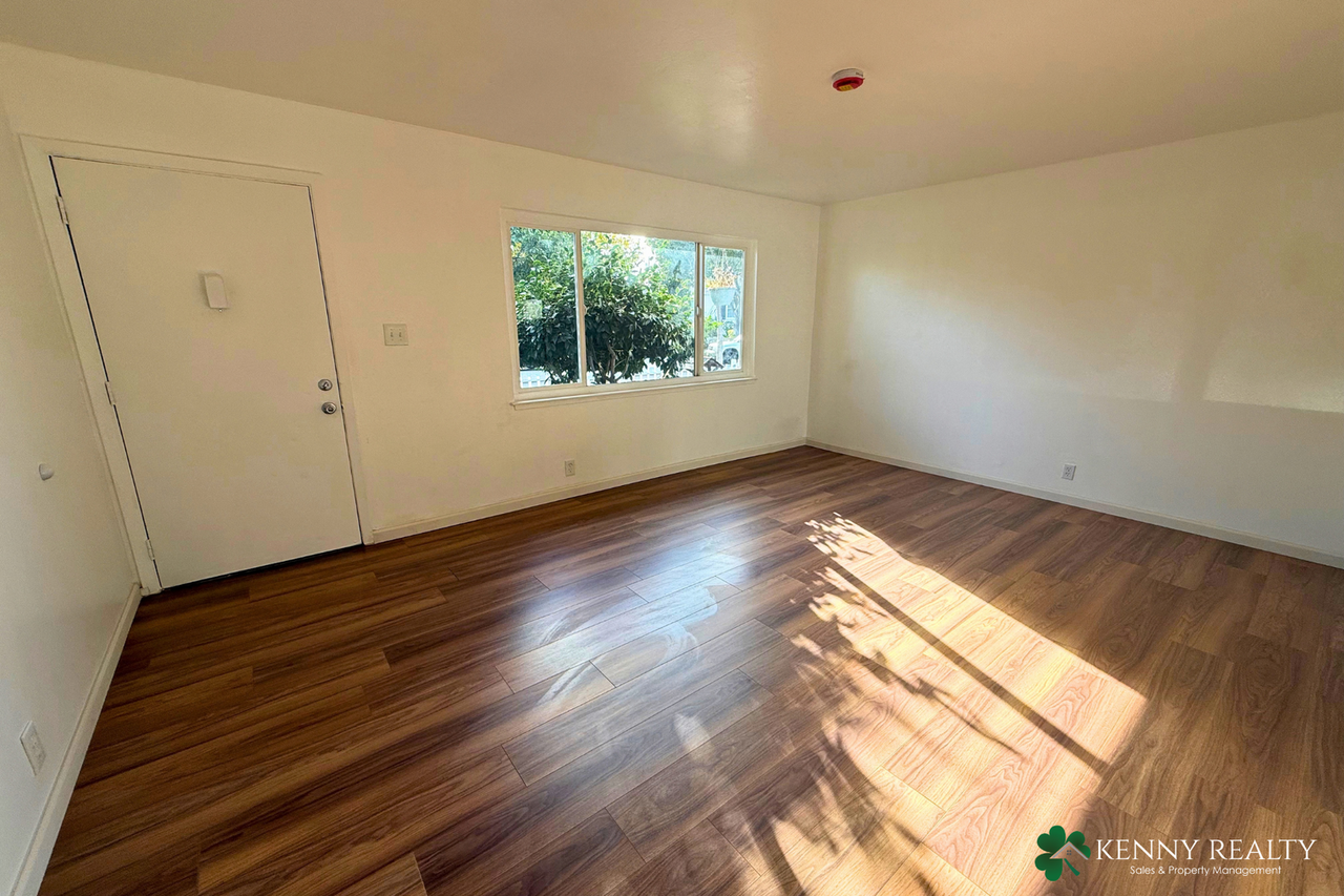 900 Larkspur Dr - Photo 2 of 18