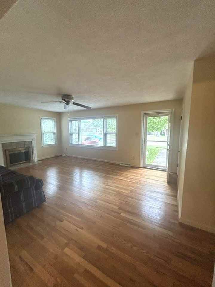 582 Mitchell Ave - Photo 4 of 28