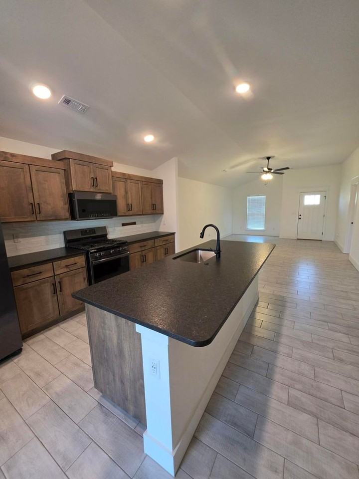 333 E Greystone Sq - Photo 3 of 14