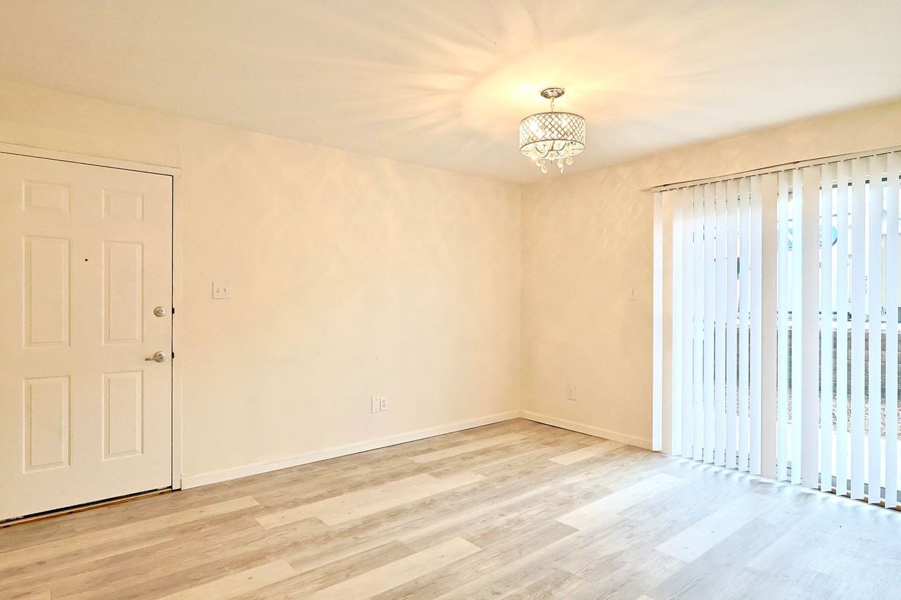 708 708 Ridgestone Drive #C - Photo 2 of 21