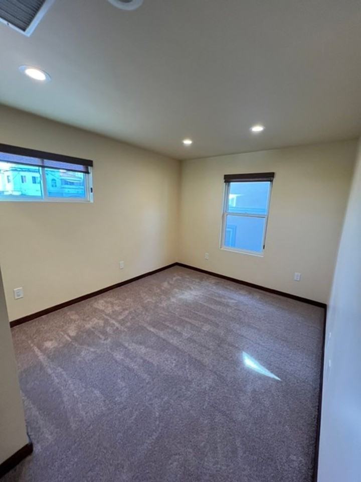 2007 Voorhees Ave - Photo 6 of 27