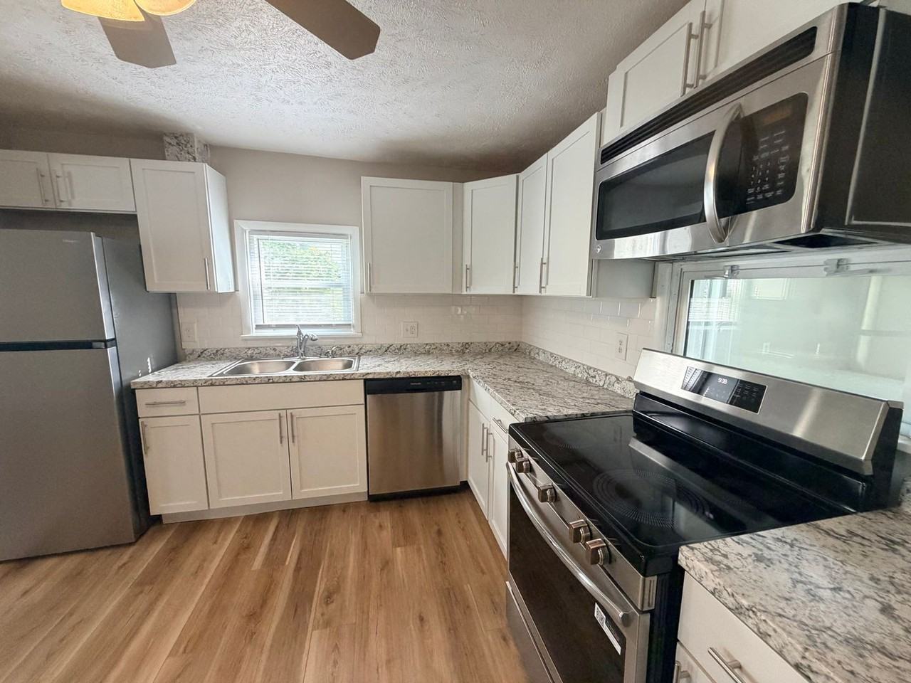 6537 Franklin St - Photo 4 of 14