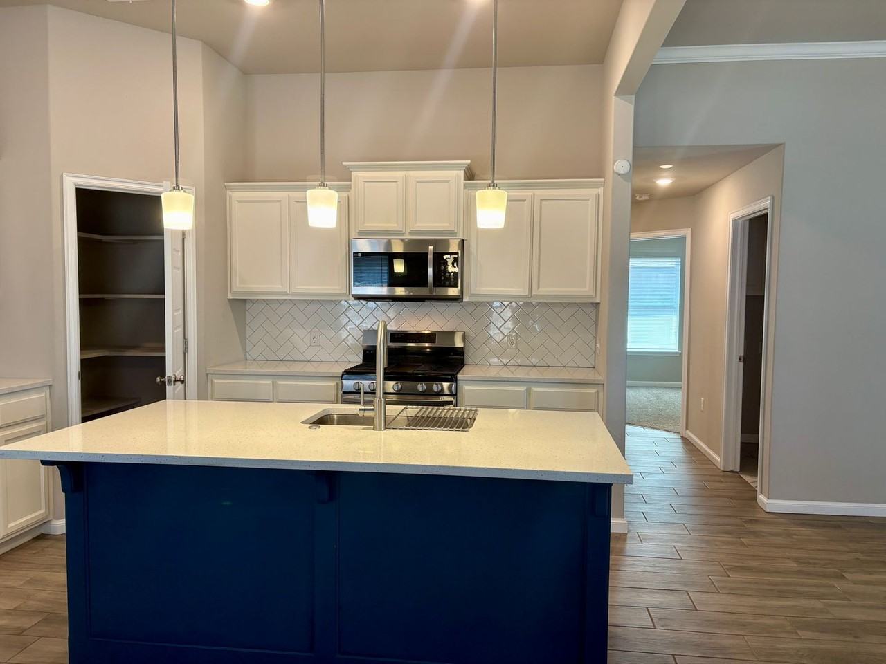 2217 Arcady Ave - Photo 4 of 34