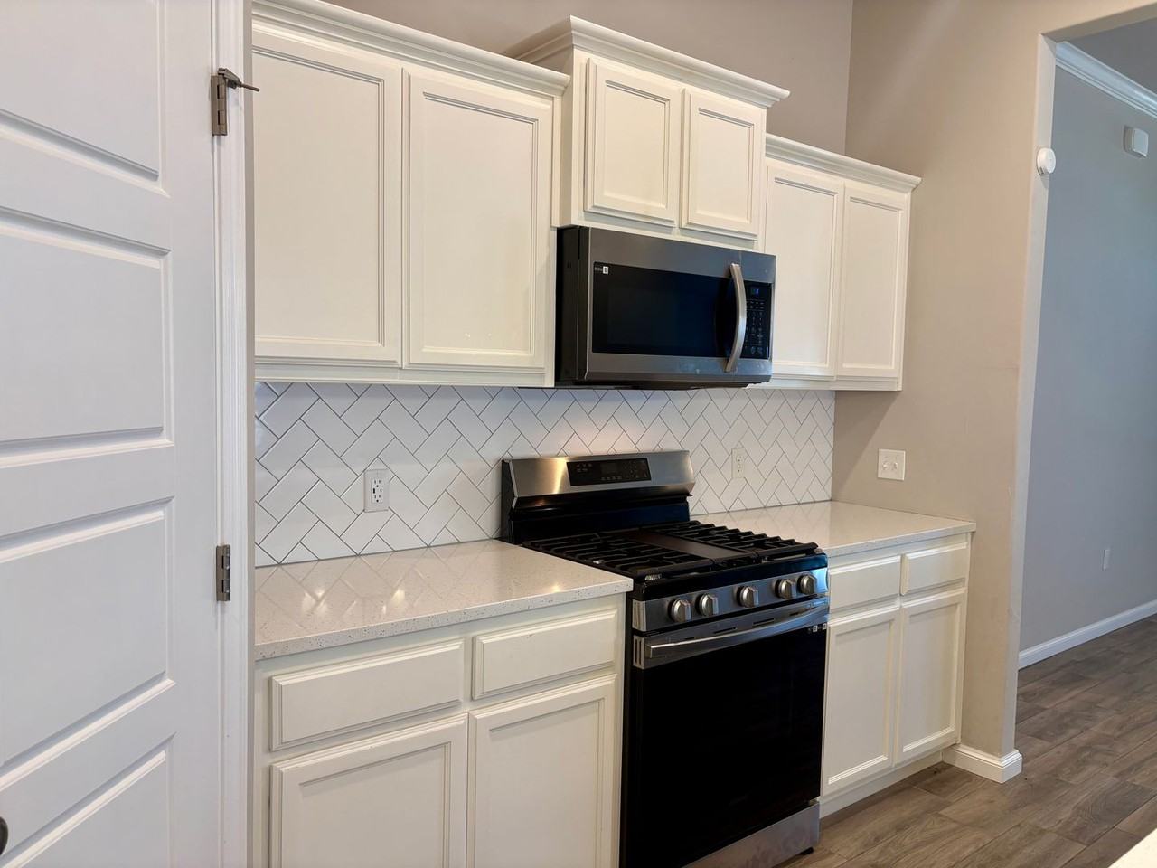 2217 Arcady Ave - Photo 5 of 34