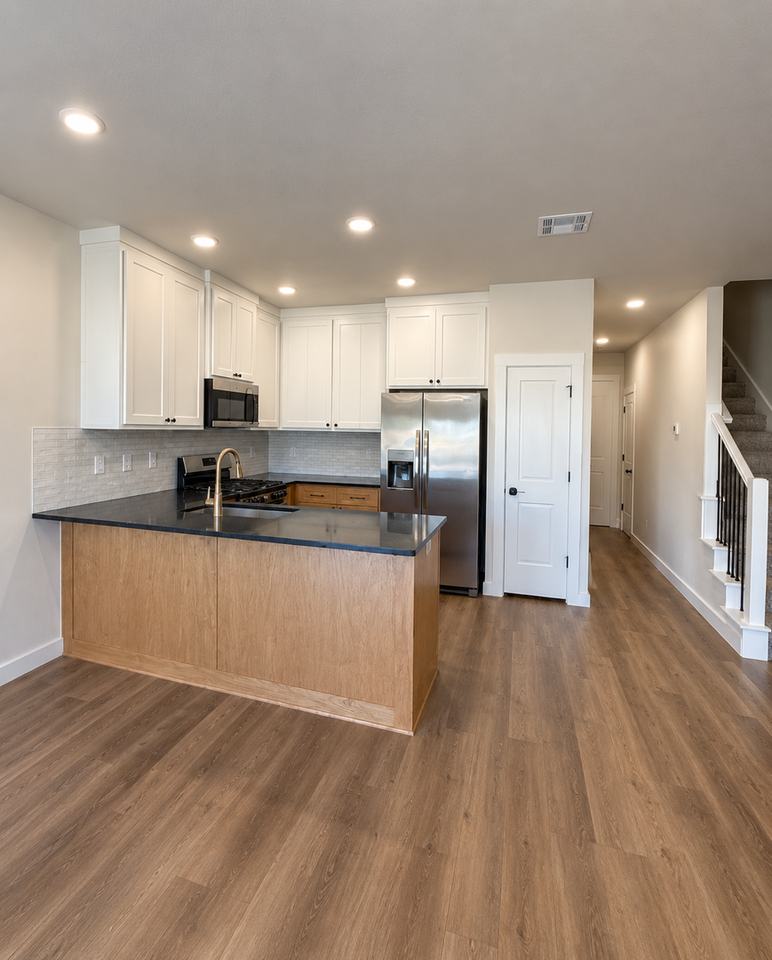 618 W 2nd St #100 - Photo 3 of 17