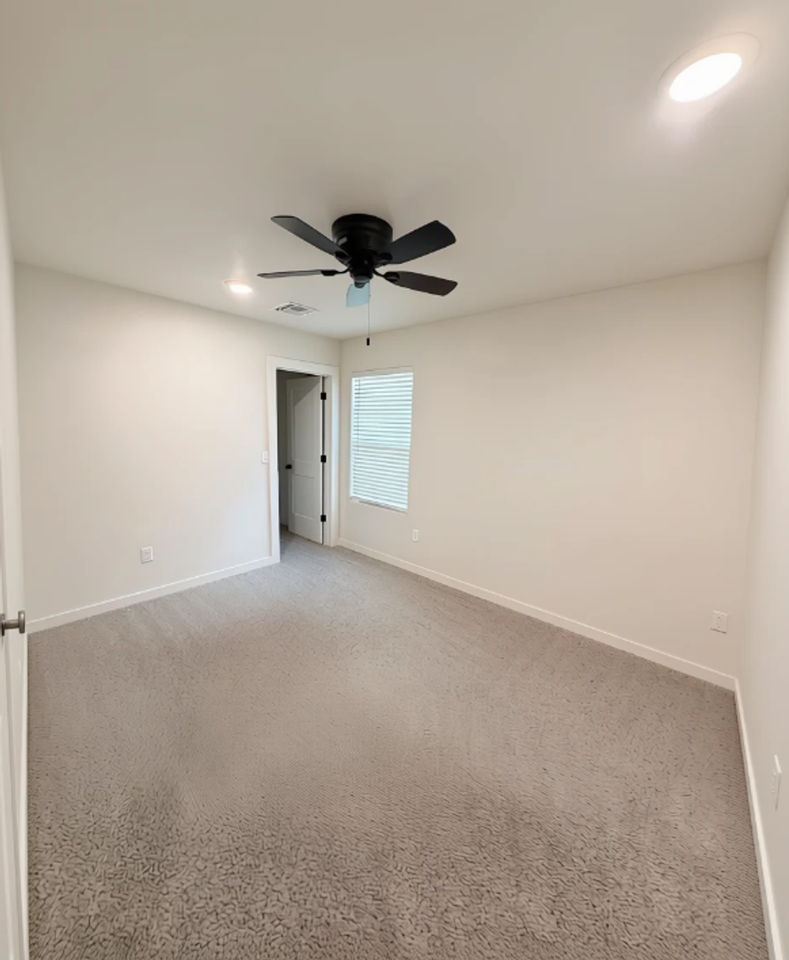 618 W 2nd St #100 - Photo 5 of 17