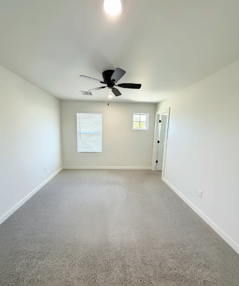 618 W 2nd St #100 - Photo 7 of 17