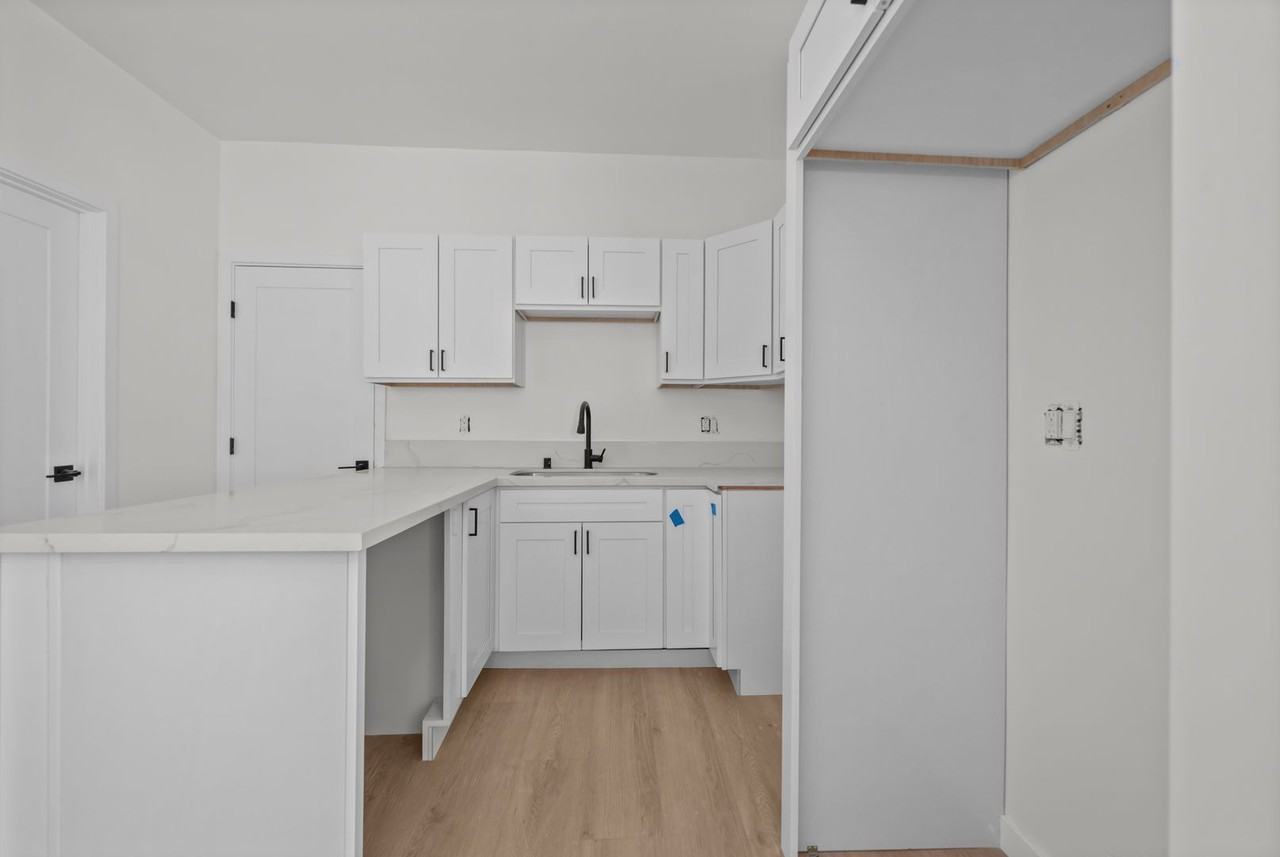 606 S 46th St - Photo 5 of 10