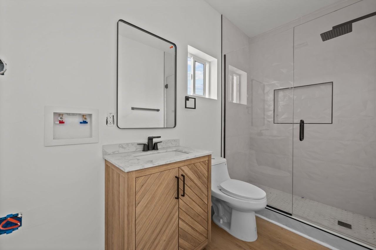 606 S 46th St - Photo 6 of 10