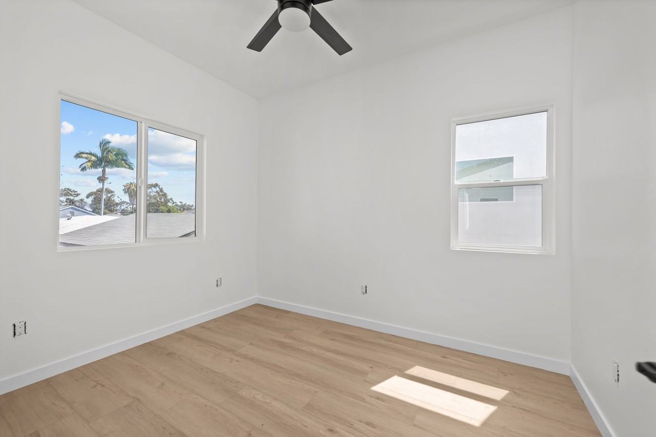 606 S 46th St - Photo 7 of 10