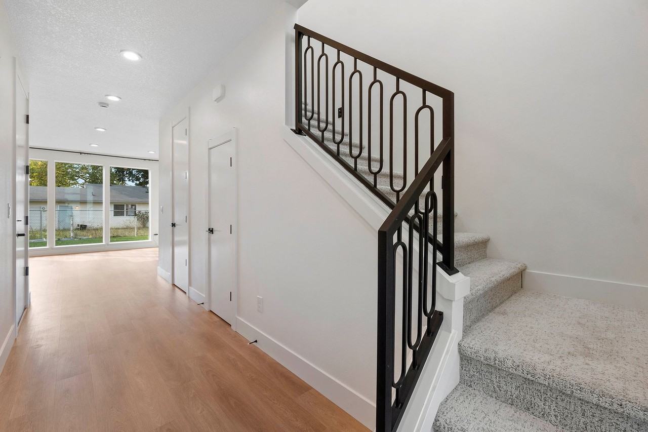 14213 Ne 42nd Cir - Photo 3 of 22
