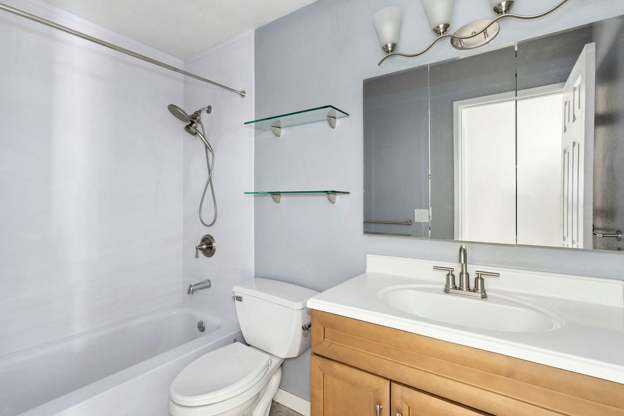 14136 74th Pl Ne #C - Photo 2 of 10