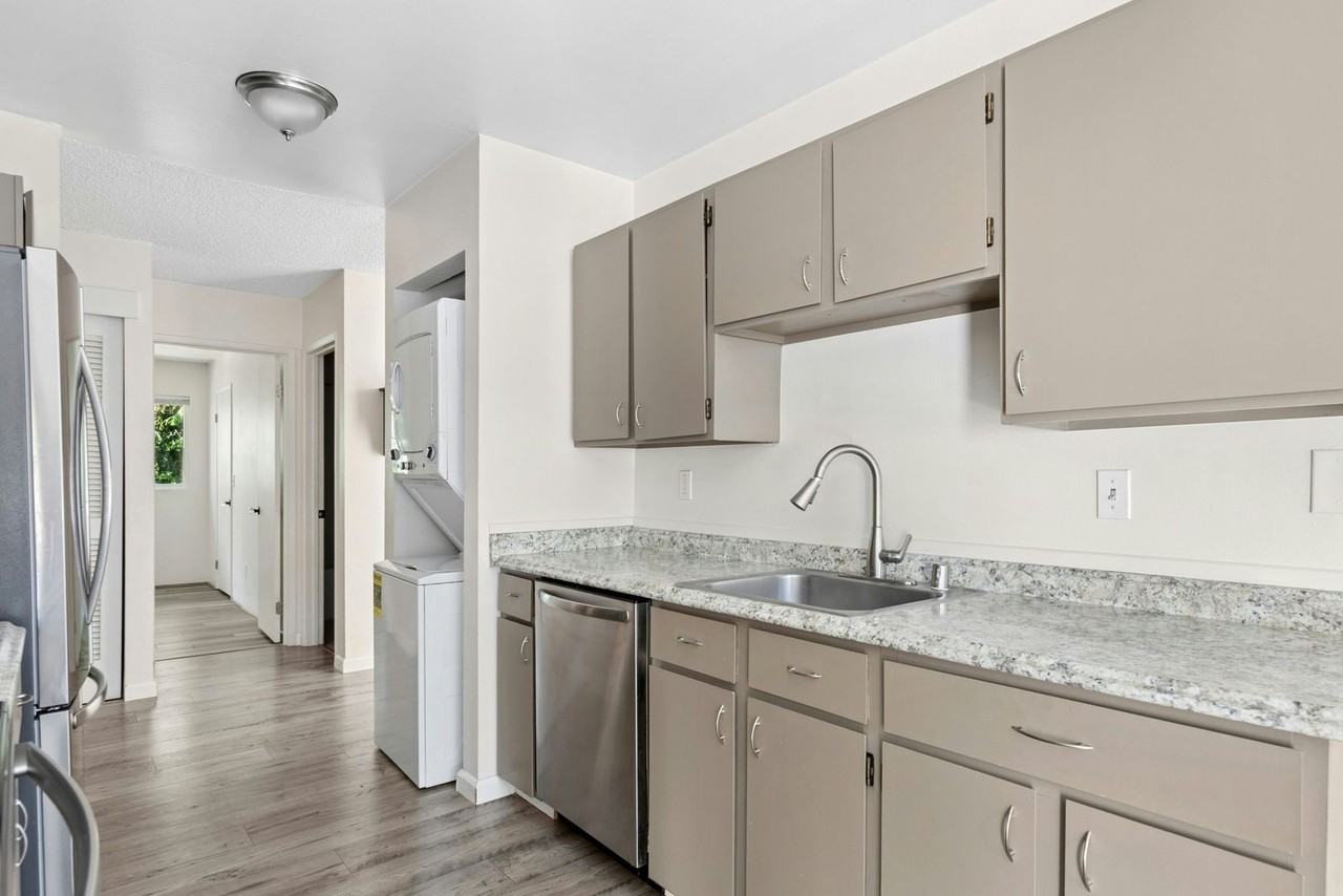 14136 74th Pl Ne #C - Photo 3 of 10