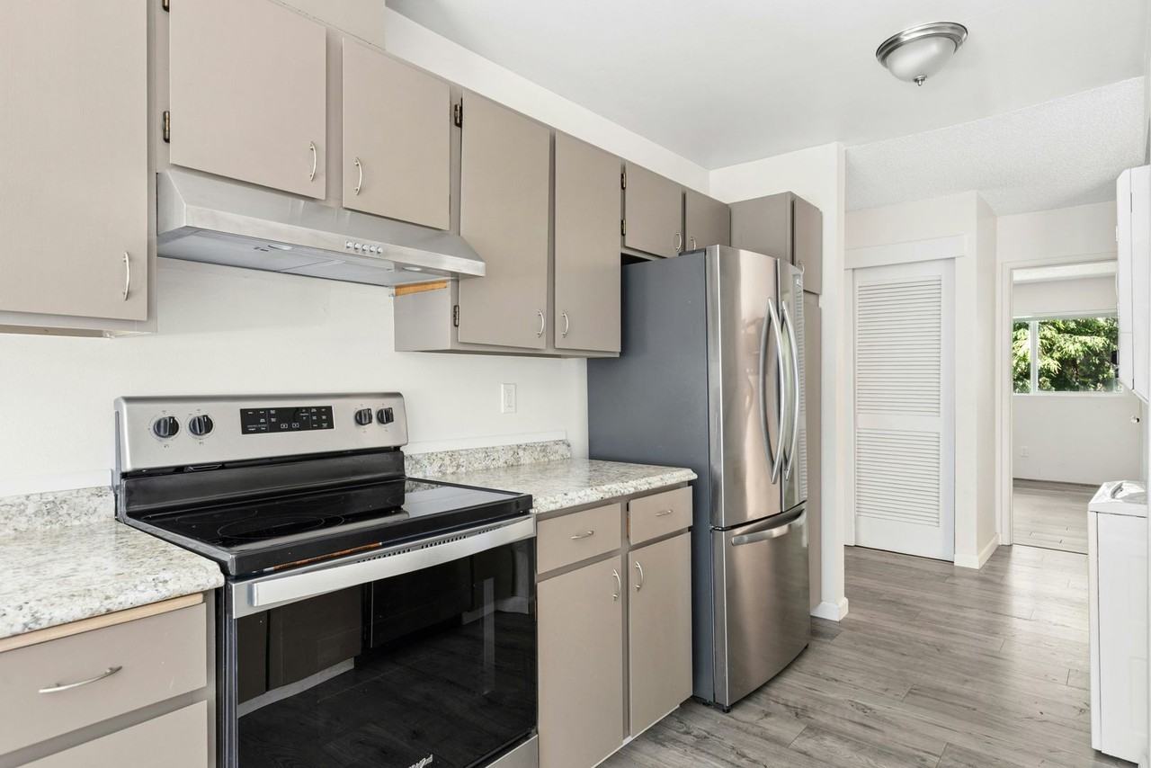 14136 74th Pl Ne #C - Photo 5 of 10