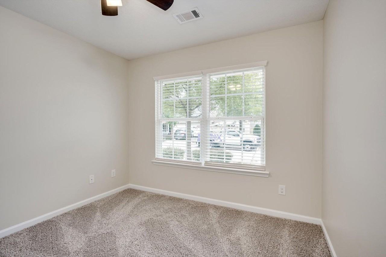 2205 Jasmine Way - Photo 3 of 27