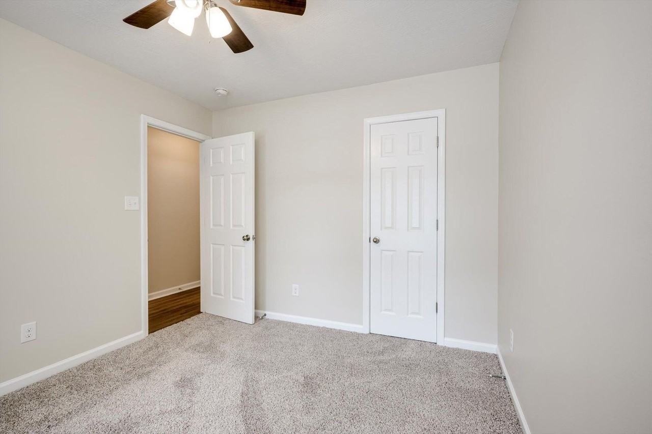 2205 Jasmine Way - Photo 4 of 27