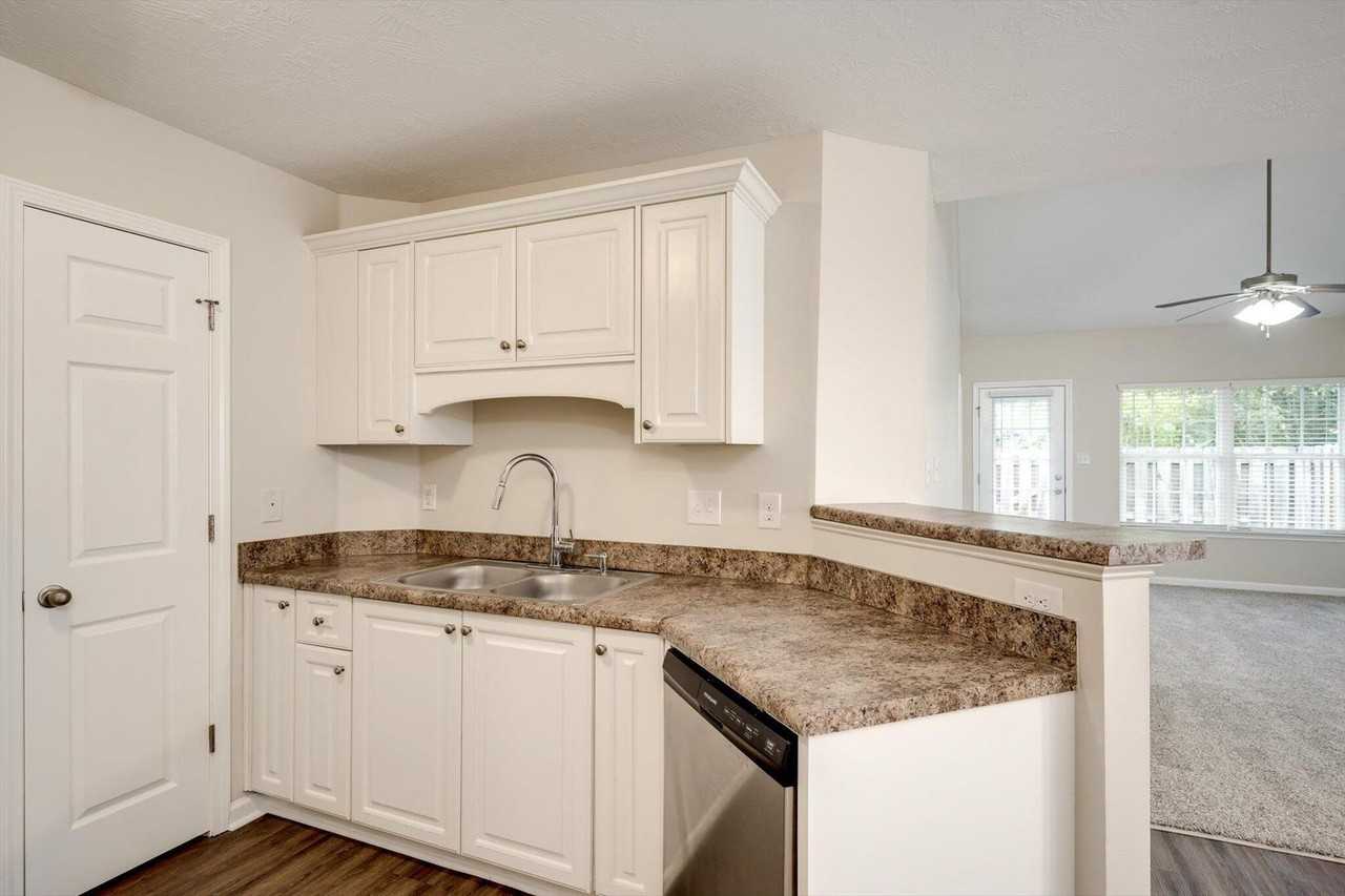 2205 Jasmine Way - Photo 6 of 27