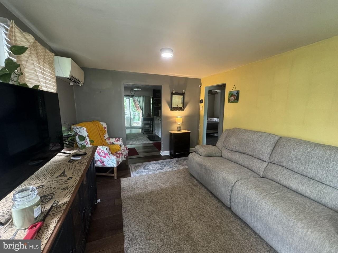319 Delaware Ave - Photo 2 of 13